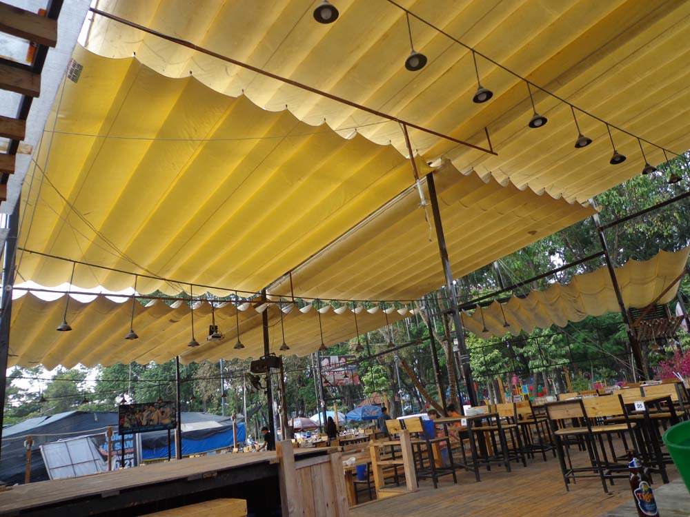 Che mưa nắng cho quán cafe ngoài trời bằng mái xếp di động